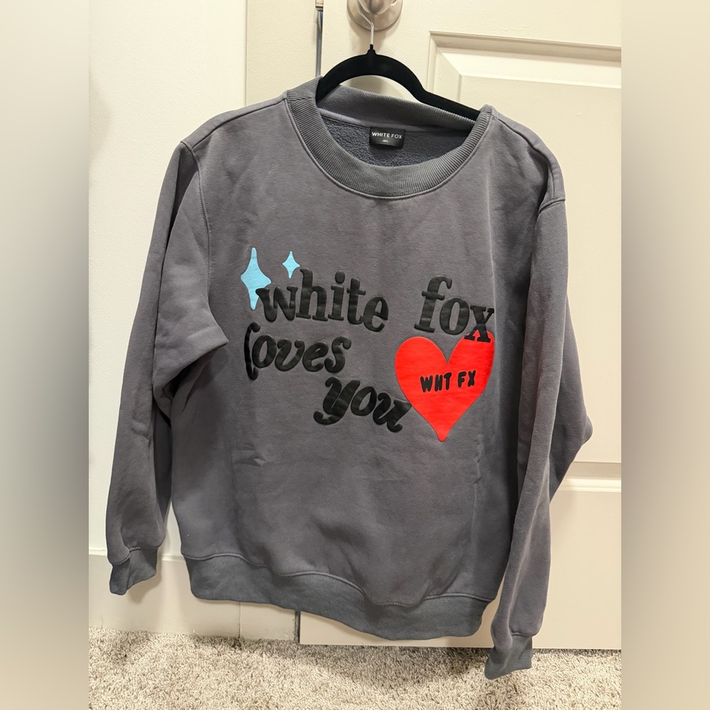 White Fox Medium/Large Grey White Fox Loves You Sweatshirt. 💕⚡️